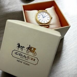Vintage Coach Madison Authentic 2011 Gold Watch CA.72.3.34.0741
